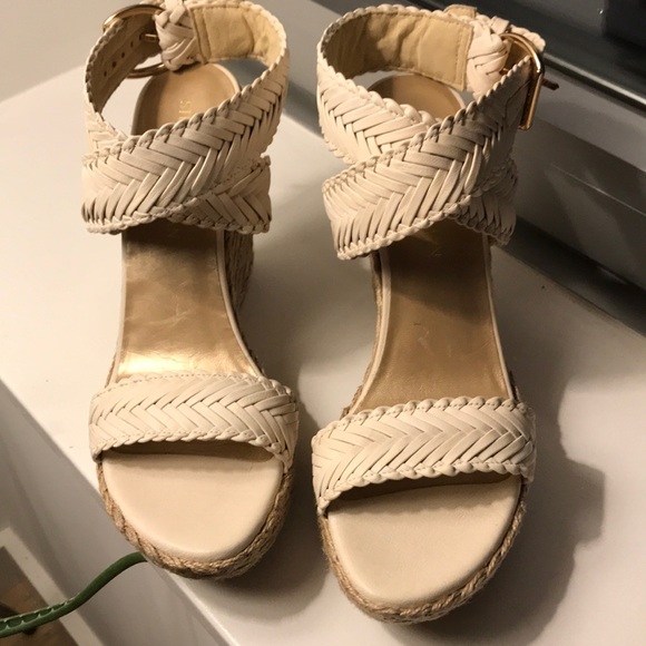 Stuart Weitzman Shoes - NWT Stuart Weitzman Woven Cream Leather Sandals